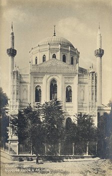Constantinople. Mosquée  Validé à Ak-Serai.