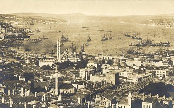 32 Constantinople. Vue panoramique du port et du Boshpore.